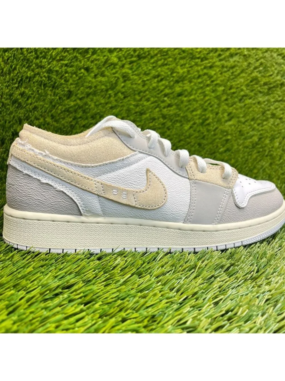 Nike Air Jordan 1 Low Boys Size 7Y White Gray Athletic Leather Shoes Sneakers